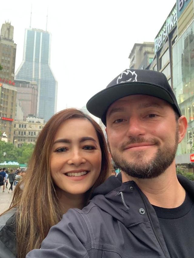 6 Seleb Cantik Tanah Air Ini Punya Pacar Bule