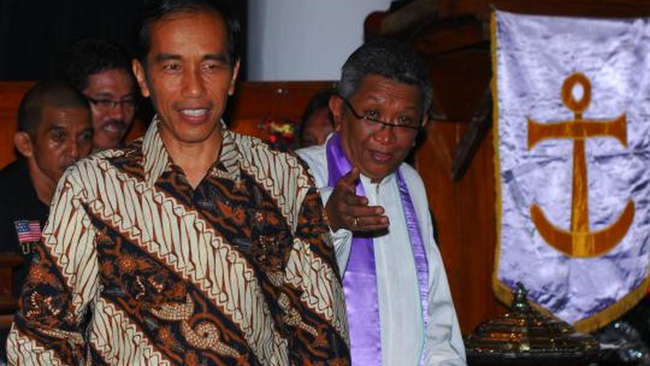Umat Kristiani di Jakarta lakukan ibadah malam Natal