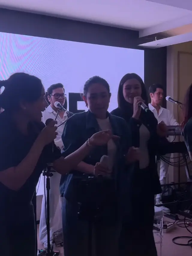 OOTD Denim on Denim Nagita Slavina, Agatha Pricilla, Aaliyah Massaid, dan Febby Rastanty Jadi Girl Band di Ulang Tahun Wanda Hara