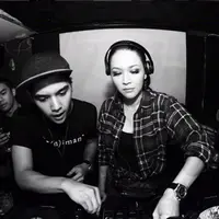 Selain main film dan nge-band, Al Ghazali kini memiliki profesi baru sebagai disc jockey (DJ), ia belajar DJ dari sang mama, Maia Estianty. (via instagram/@alghazali7)