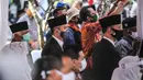 Ketua Umum Partai Demokrat Agus Harimurti Yudhoyono (kanan) dan Ketua Fraksi Partai Demokrat Edhie Baskoro Yudhoyono (tengah) saat menghadiri pemakaman mantan KSAD Jenderal TNI (Purn) Pramono Edhie Wibowo di TMP Kalibata, Jakarta, Minggu (14/6/2020). (Liputan6.com/Faizal Fanani)