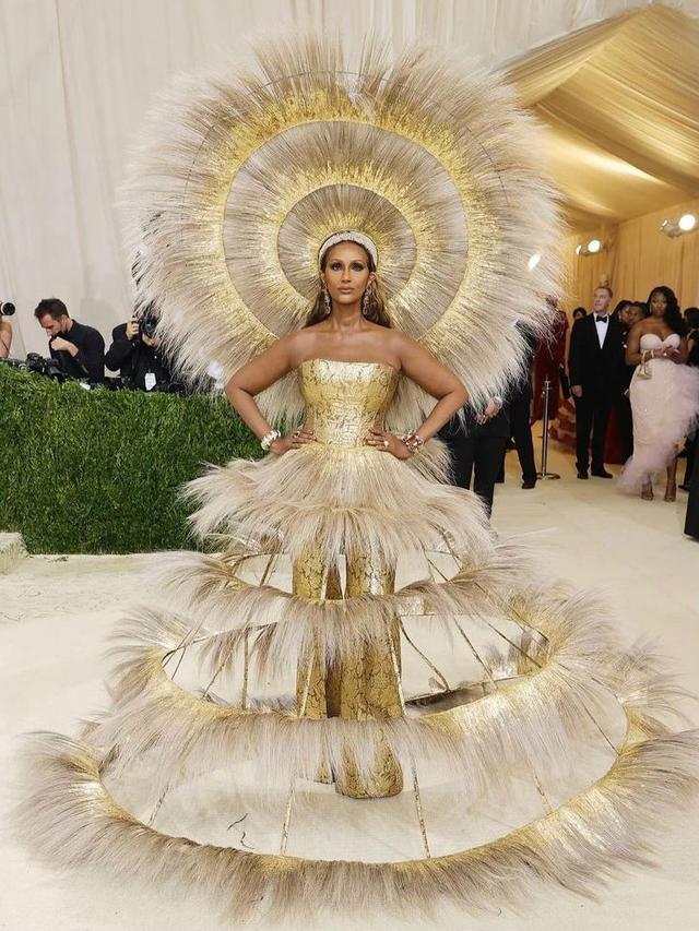 Busana super unik di met gala 2021