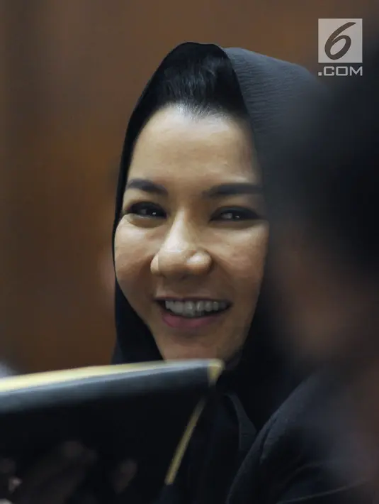 Rita Widyasari saat menyaksikan sidang lanjutan terdakwa suap pemberian izin lokasi perkebunan di Kutai Kartanegara, Hery Sutanto Gun di Pengadilan Tipikor, Jakarta, Selasa (27/3). Sidang mendengar keterangan saksi. (Liputan6.com/Helmi Fithriansyah)