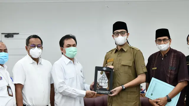 Pastikan Ketersedian BBM Jelang Idul Fitri. BPH Migas Serahkan Kuota BBM ke Walikota Bukittinggi
