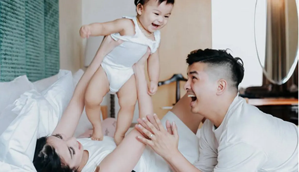 Seperti diketahui, pasangan Glenn Alinskie dan Chelsea Olivia menikah sejak 3 Oktober 2015 silam. Tepat pada Jumat, 9 September 2016 putri kecilnya, Nastusha Olivia Alinskie lahir secara caesar di Rumah Sakit Pondok Indah. (Instagram/glennalinskie)