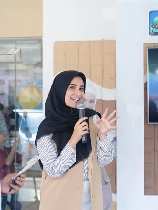 "Ga direncanain. Hamil aja. Anak kedua juga masih menyusui. Ya disyukuri aja, namanya kan rejeki dari Allah," kata Fanny Bauty, Selasa (3/10). (Instagram/shireensungkar)