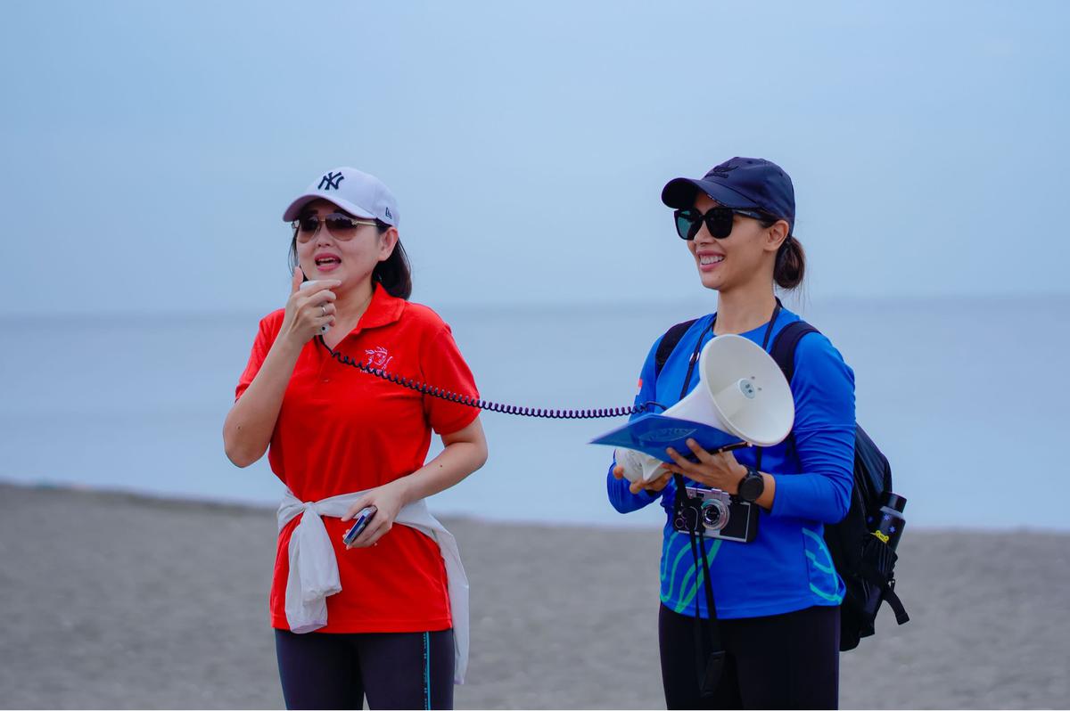 Aksi bersih-bersih Pantai Tanjung Pasir