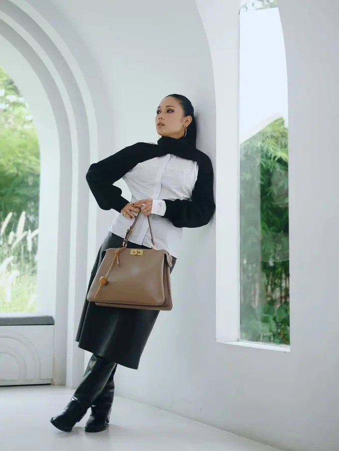 Inspirasi outfit kasual ala Ayla Dimitri yang bisa dijadikan referensi untuk tampilan sehari-hari (Instagram/@ayladimitri)