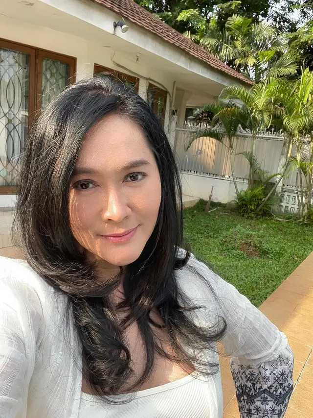 [Fimela] Potret Pungky Sukmawati, mantan pacar Ahmad Dhani