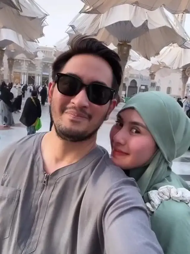 Syahnaz Sadiqah dan Jeje Umrah