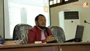 Dalam rapat tersebut Sekretaris KPU Jatim, Jonathan Judianto menyatakan jika semua surat suara telah terdistribusi ke seluruh wilayah Jawa Timur dan siap melaksanakan Pilgub Jatim (Liputan6.com/ Helmi Fithriansyah)