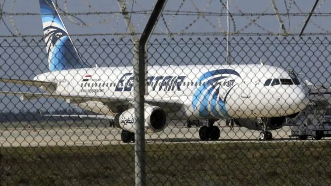 Pesawat Egypt Air Dibajak