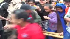 Pembagian zakat harta yang dilakukan oleh salah seorang pengusaha asal Kota Makassar, Sulawesi Selatan, berlangsung ricuh.