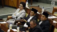 Anggota DPR Nurul Arifin (kiri) saat mengikuti Rapat Paripurna ke-2 di Kompleks Parlemen, Jakarta, Selasa (1/10/2019). Ini merupakan kali ketiga Nurul Arifin terpilih sebagai anggota DPR. (Liputan6.com/JohanTallo)
