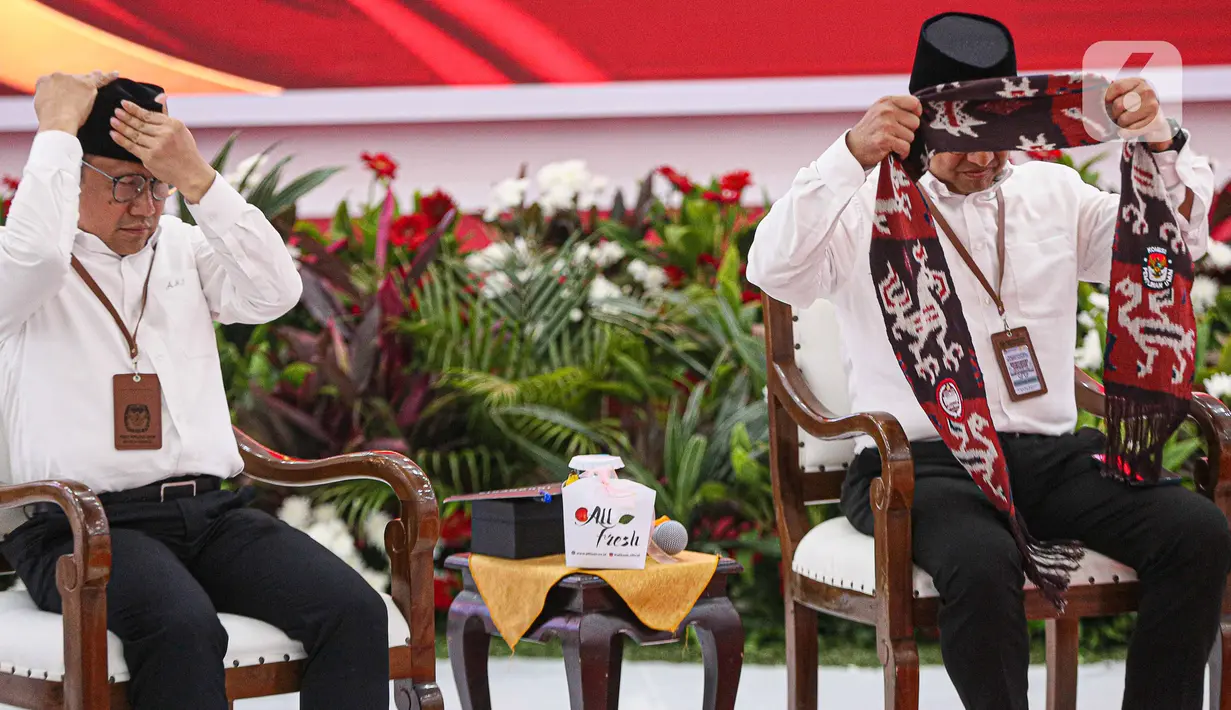 Anies-Cak Imin diantar para ketua umum partai politik pendukungnya dalam pendaftaran hari ini. (Liputan6.com/Faizal Fanani)