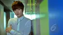 Lee Jeong Hoon, mantan personel boyband HITZ saat mendatangi kantor Liputan6.com, di SCTV Tower, Jakarta, Kamis (15/4/2015). (Liputan6.com/Faisal R Syam)