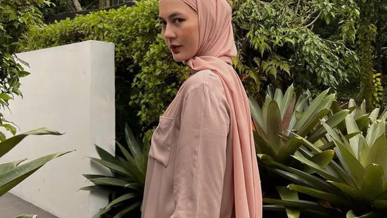 5 Look Andalan Paula Verhoeven, Gaya Kasual yang Siap Temenin Hari Aktif