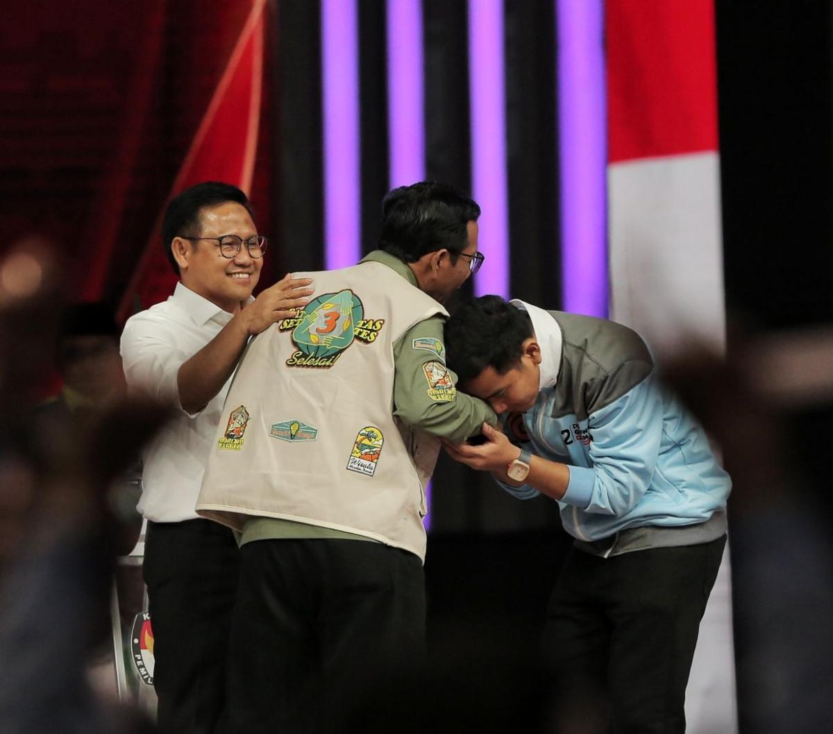Kata-kata yang ramai dibicarakan terkait Gibran di antaranya, songong, cringe, savage, recehan hingga Tom Lembong. Beberapa kata itu populer di kalangan Gen Z. Seperti savage artinya liar, atau cringe artinya menjijikkan atau menggelikan.&nbsp;