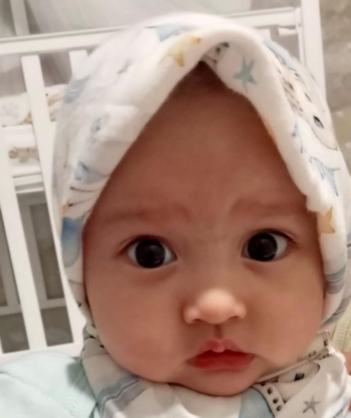 Potret Baby Launa Anak Sabrina Anggraini dan Belva Devara dengan Berbagai Gaya Rambut
