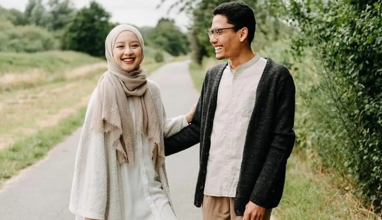 Kata mereka, memiliki anak atau tidak merupakan sebuah pilihan. Memiliki anak adalah tanggung jawab yang besar dan harus berdasarkan rencana yang matang sebelum memutuskannya. (Instagram/gitasav).