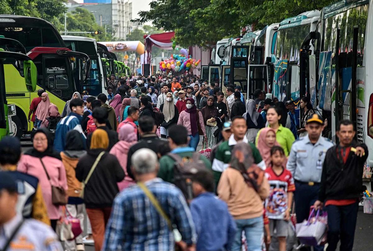 FOTO: Ribuan Warga Antusias Ikuti Program Mudik Gratis di Surabaya