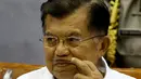 Ketum PMI, Jusuf Kalla saat mengikuti Rapat Dengar Pendapat Umum (RDPU) dengan Komisi IX DPR RI di Jakarta, Rabu (8/2). Rapat tersebut DPR Khusunya Komisi IX meminta pendapat Ketua Umum PMI mengenai RUU Kepalangmerahan. (Liputan6.com/Johan Tallo)