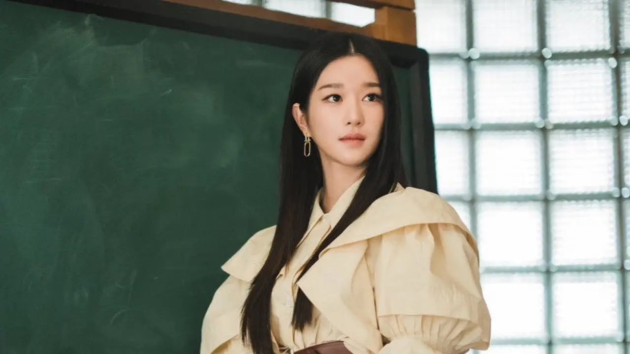 8. Ko Mun Yeong (It’s Okay to Not Be Okay)