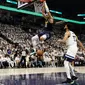 Aaron Gordon melakukan dunk saat Nuggets dijamu Timberwolves di play-off NBA (AFP)