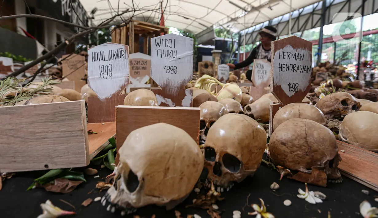 Aksi ini bercerita tentang kekerasan Orde Baru yang menurut berbagai literasi membantai lebih dari 500.000 jiwa dalam sekian banyak peristiwa berdarah baik untuk kepentingan politik, ekonomi, dan kekuasaan. (Liputan6.com/Angga Yuniar)
