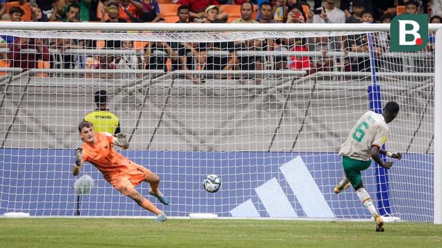Foto: Aksi Heroik Paul Argney saat Adu Penalti Bawa Timnas Prancis U-17 Singkirkan Senegal dan Lolos ke Perempat Final Piala Dunia U-17 2023