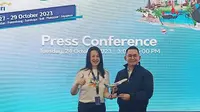 Vice President Corporate & Channel Garuda Indonesia Arsena Permasadhie dan SVP Credit Cards Group Bank Mandiri Erin Young dalam jumpa pers GATF 2023. (dok. Liputan6.com/Dinny Mutiah)