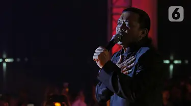 Penyanyi Didi Prasetyo atau yang lebih dikenal Didi Kempot saat tampil pada konser bertajuk "The Lord of Loro Ati" di kawasan SCBD, Jakarta pada 6 Desember 2019 silam. Didi Kempot, meninggal dunia Selasa (5/5/2020) pukul 07.45 WIB di Rumah Sakit (RS) Kasih Ibu Solo. (Liputan6.com/Herman Zakharia)