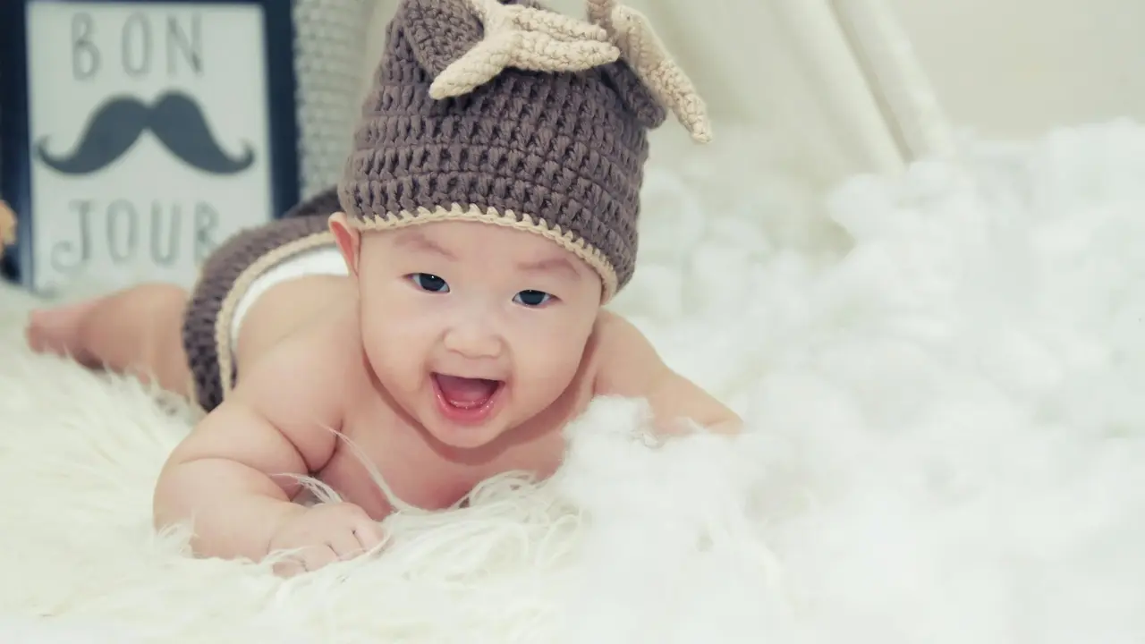 5 Cara Benar Menimbang Berat Badan Bayi yang Tepat untuk Pantau Pertumbuhan si Kecil