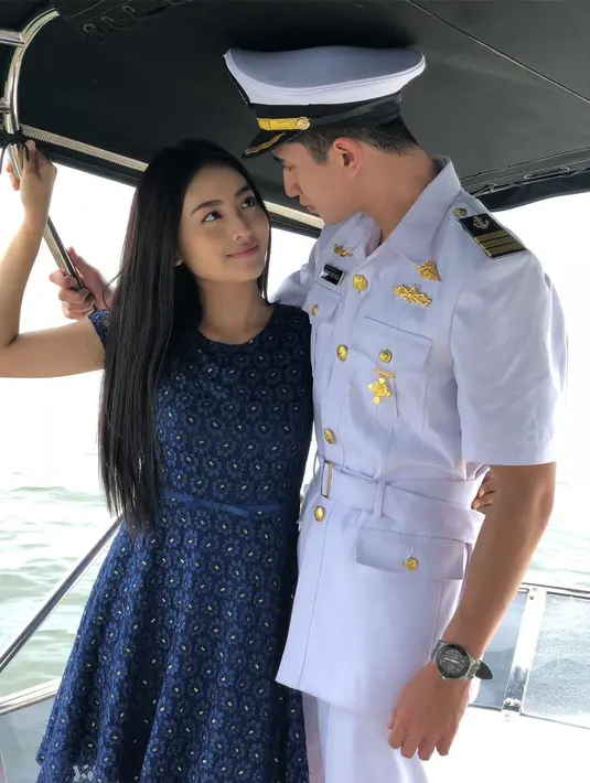 "Kemanapun kamu berlayar, jangan lupa pulang dengan selamat ya, nahkodaku," tulis Natasha di akun pribadinya. (Instagram/natashawilona12)