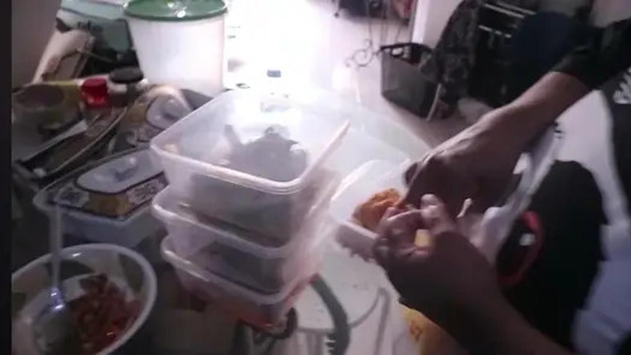 9 Potret Dapur Suti Karno 'Atun' Si Doel, Modelnya Sederhana Namun Berfungsi Optimal