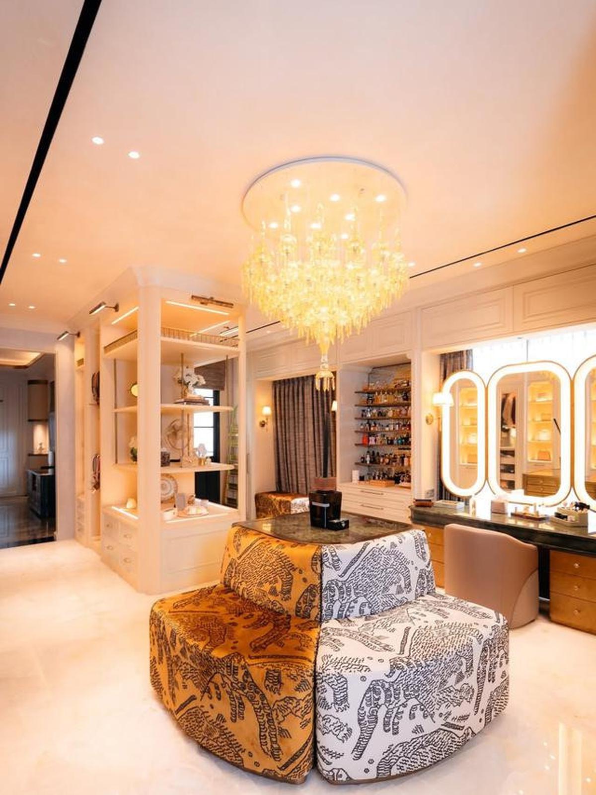 Potret Walk-in Closet di Rumah Baru Tasya Farasya yang Super Mewah
