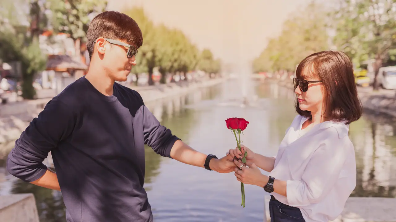 couple juni cinta pertama