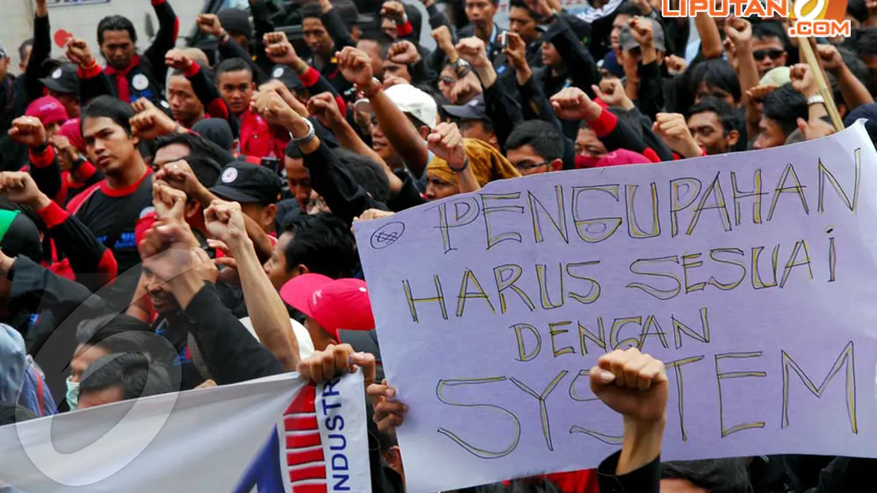 [FOTO] Ratusan Buruh Bikin Macet Sudirman
