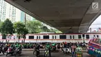Suasana kolong flyover Kalibata, Jakarta, Rabu (17/1). Kurangnya penegakan hukum menyebabkan banyak pengemudi ojek online mangkal di kolong flyover tersebut sehingga kerap mengganggu lalu lintas. (Liputan6.com/Immanuel Antonius)