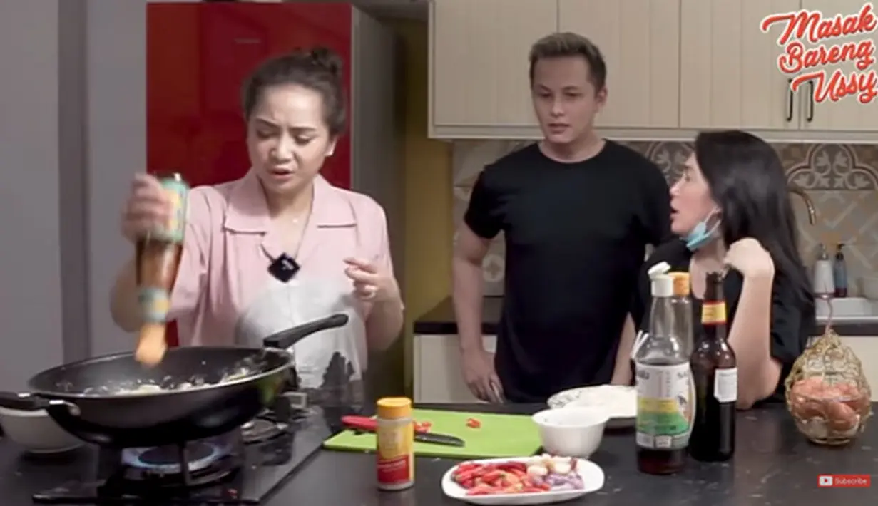 Nagita Slavina dan Ussy Sulistiawaty (Youtube/Ussy Andhika Official)