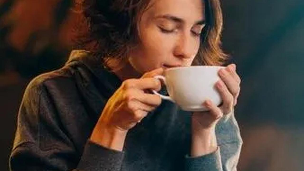 Dengan membatasi konsumsi dan menambahkan elemen-elemen sehat, kita dapat tetap menikmati secangkir kopi hitam tanpa gula tanpa khawatir akan dampak negatif yang berlebihan.