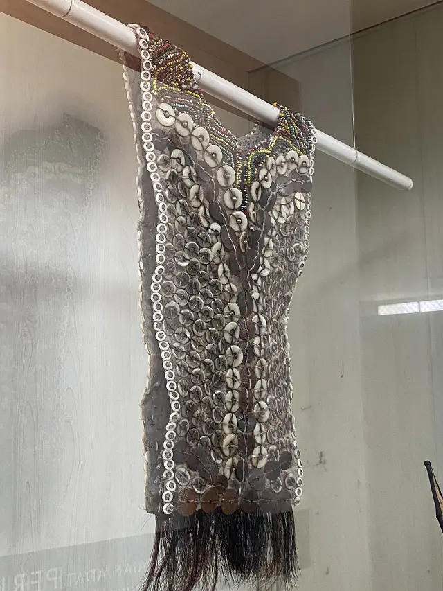 Baju Sangkarut (Wikimedia Commons)