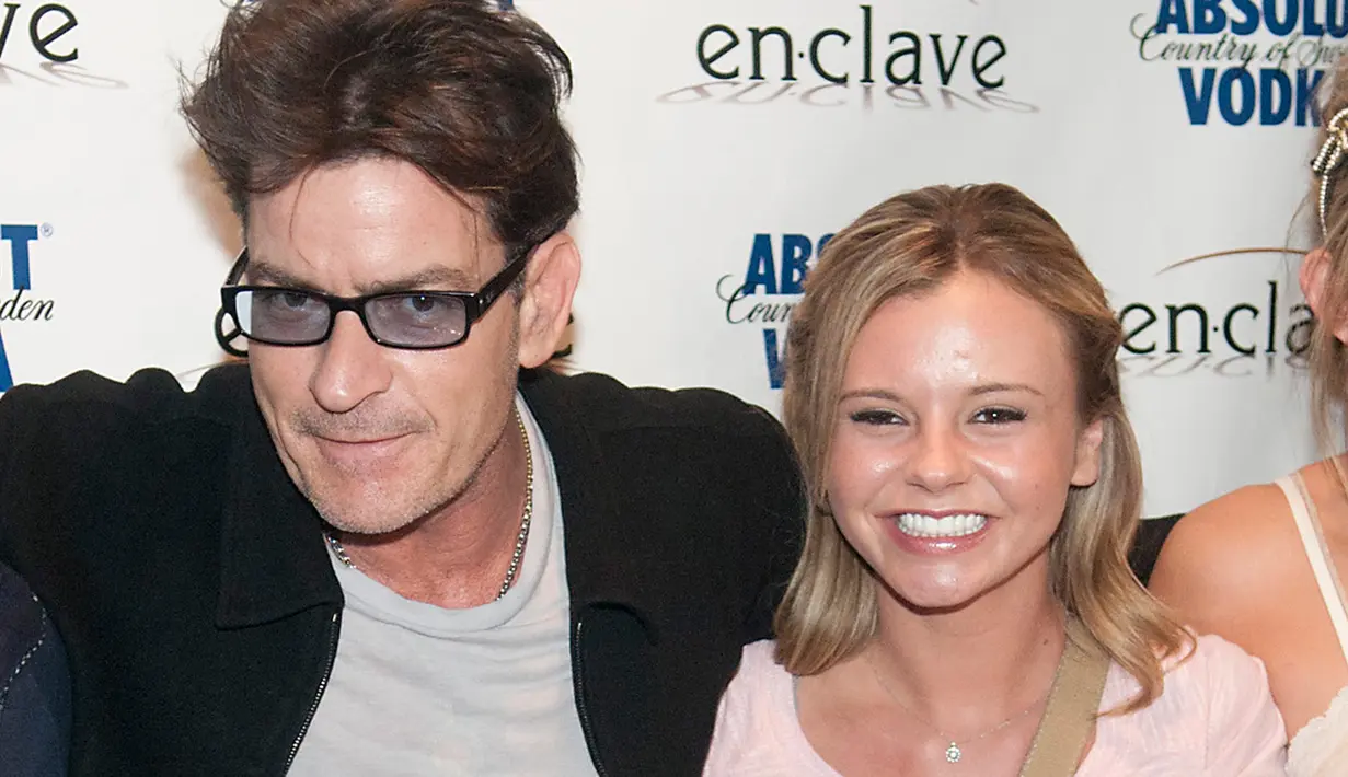 Bree Olson, Bintang porno mantan pacar Charlie Sheen mengaku langsung memeriksakan diri ke dokter usai pengakuan Charlie Sheen mengaku mengidap HIV di acara Today Show. (www.people.com)