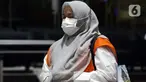 Bupati nonaktif Kolaka Timur, Andi Merya Nur usai menjalani pemeriksaan lanjutan di Gedung KPK, Jakarta, Senin (25/10/2021). Andi Merya Nur merupakan tersangka suap dana hibah BNPB untuk Rehabilitasi dan Rekonstruksi serta Dana Siap Pakai (DSP) di Kab Kolaka Timur. (Liputan6.com/Helmi Fithriansyah)