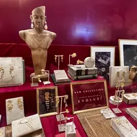 TULOLA bersama BCA dan Pertamina mempersembahkan perayaan Kawan Nusantara pada 23 dan 24 Juli 2026 di Nusantara Ballroom, The Dharmawangsa, Jakarta. Pameran ini menyoroti perjalanan subeng, aksesori tradisional Bali. (Liputan6.com/Asnida Riani)