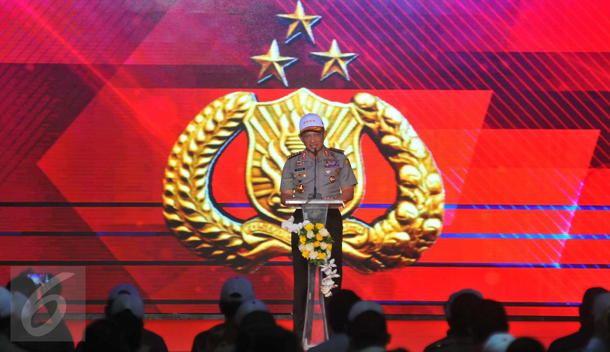 Kapolri Jenderal Pol Tito Karnavian memberikan kata sambutan dalam peresmian 3 aplikasi online, di Jakarta, Jumat (16/12). Ketiga aplikasi tersebut adalah e-Samsat, e-Tilang dan SIM Baru Online. (Liputan6.com/Angga Yuniar)