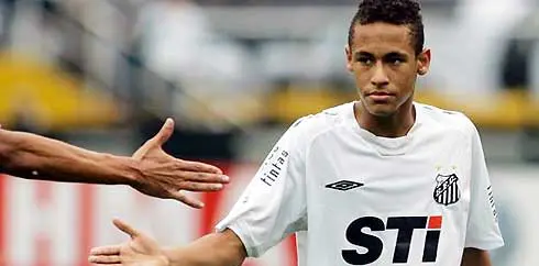 Aksi striker muda Santos, Neymar.
