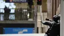 Aparat kepolisian Australia mengepung situasi kafe Lindt di Sydney, Australia (15/12/2014). Puluhan sandera terperangkap di dalam kafe Lindt di Sydney, Australia. (REUTERS/Jason Reed)