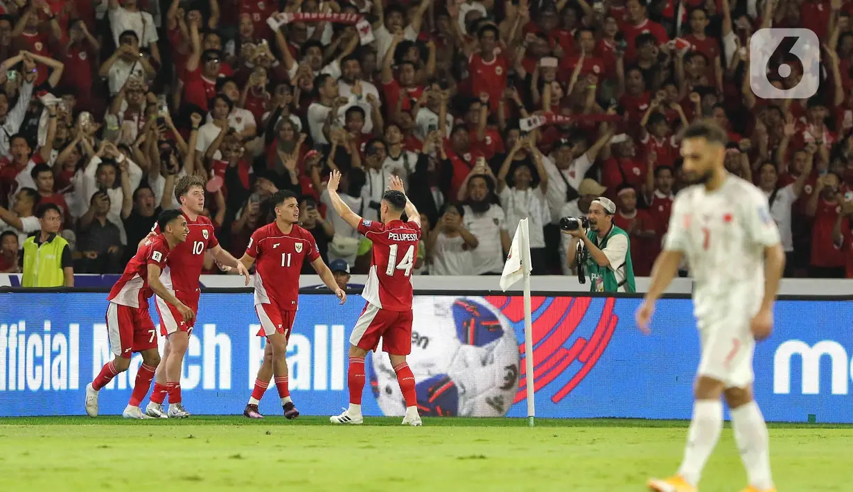 Pada menit ke-23, gol Ole Romeny membawa Timnas Indonesia memimpin di babak pertama. (Liputan6.com/Angga Yuniar)