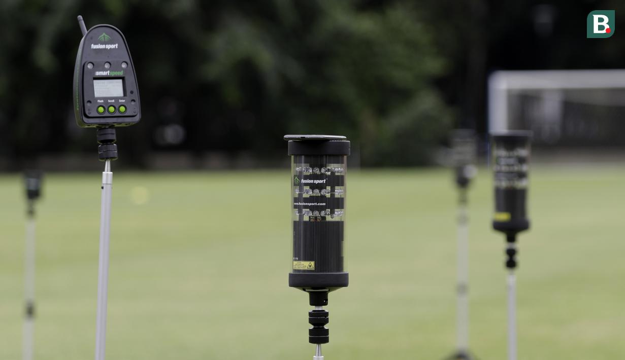 Alat Smart Gate saat digunakan pemain Timnas Indonesia saat latihan di Lapangan G, Senayan, Jakarta, Rabu, (19/2/2020). Pada sesi latihan kali ini Timnas menjalani tes fisik dengan menggunakan alat Smart Gate. (Bola.com/M Iqbal Ichsan)